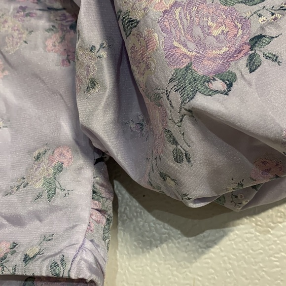 EXPRESS PURPLE FLORAL RUCHED PUFF SLEEVE CROP TOP BLOUSE WOMENS XS - Picture 7 of 10